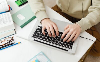 I found the perfect employer on LinkedIn and want to apply for an opening with them. How do I grab their attention in my message?